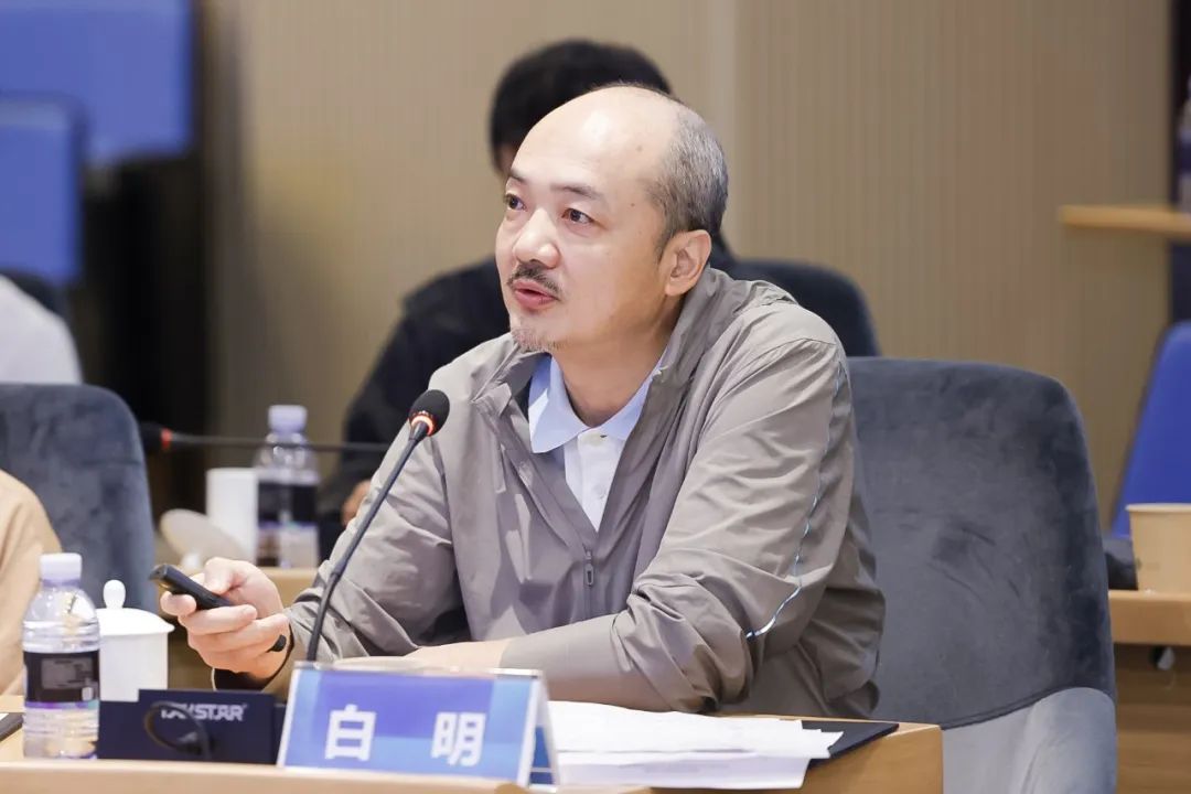 清华大学美术学院陶瓷艺术系主任白明