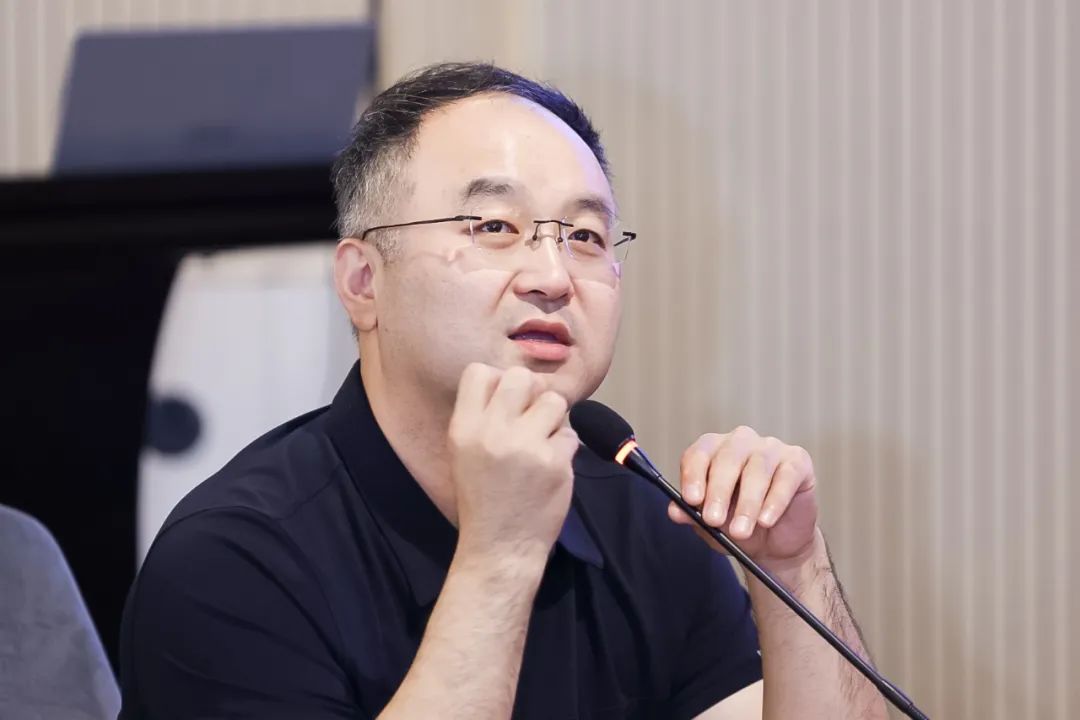 清华大学美术学院工艺美术系党支部书记王晓昕