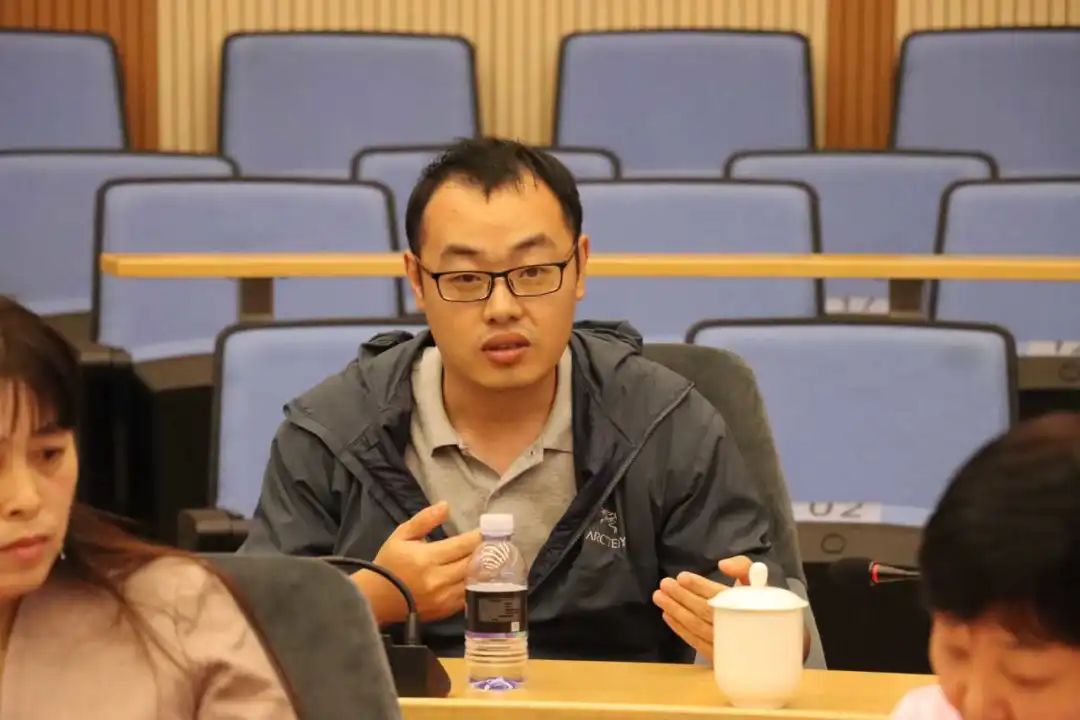 座谈会