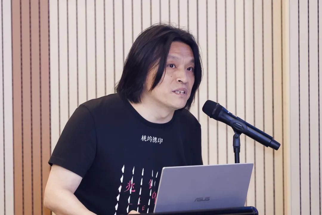 清华大学美术学院绘画系主任文中言