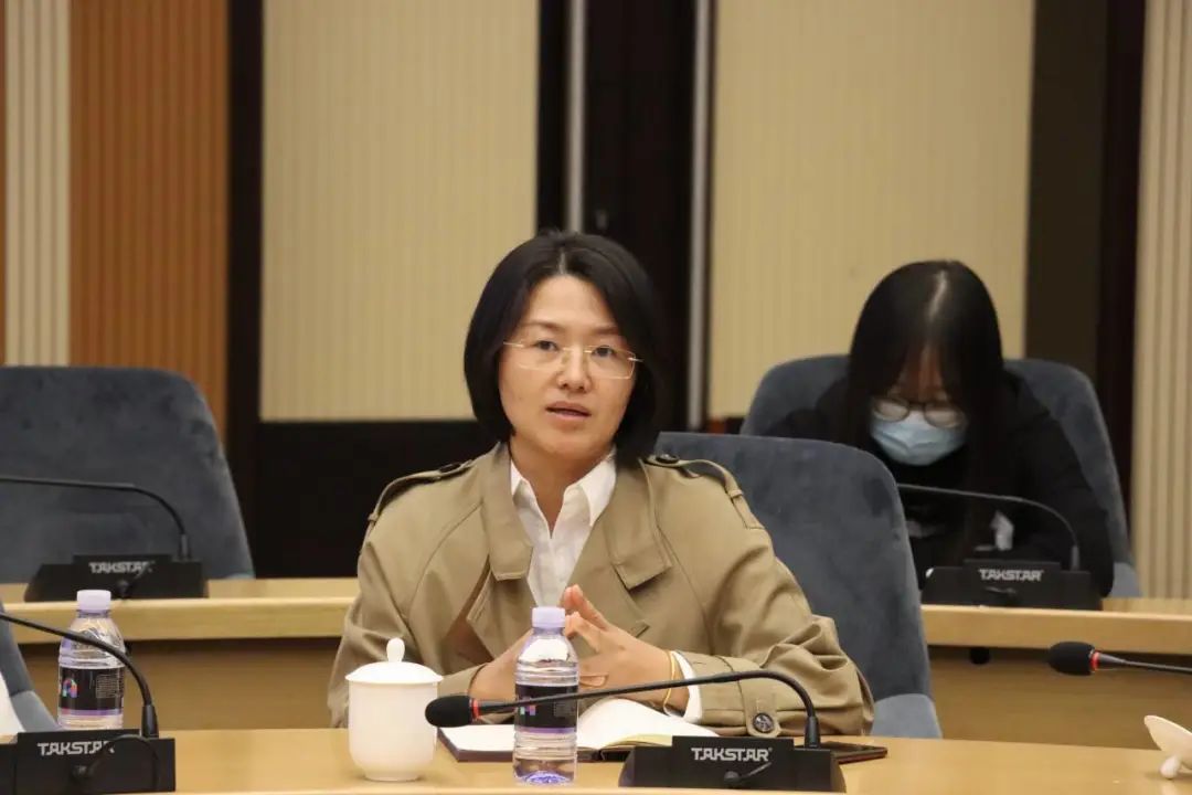 座谈会