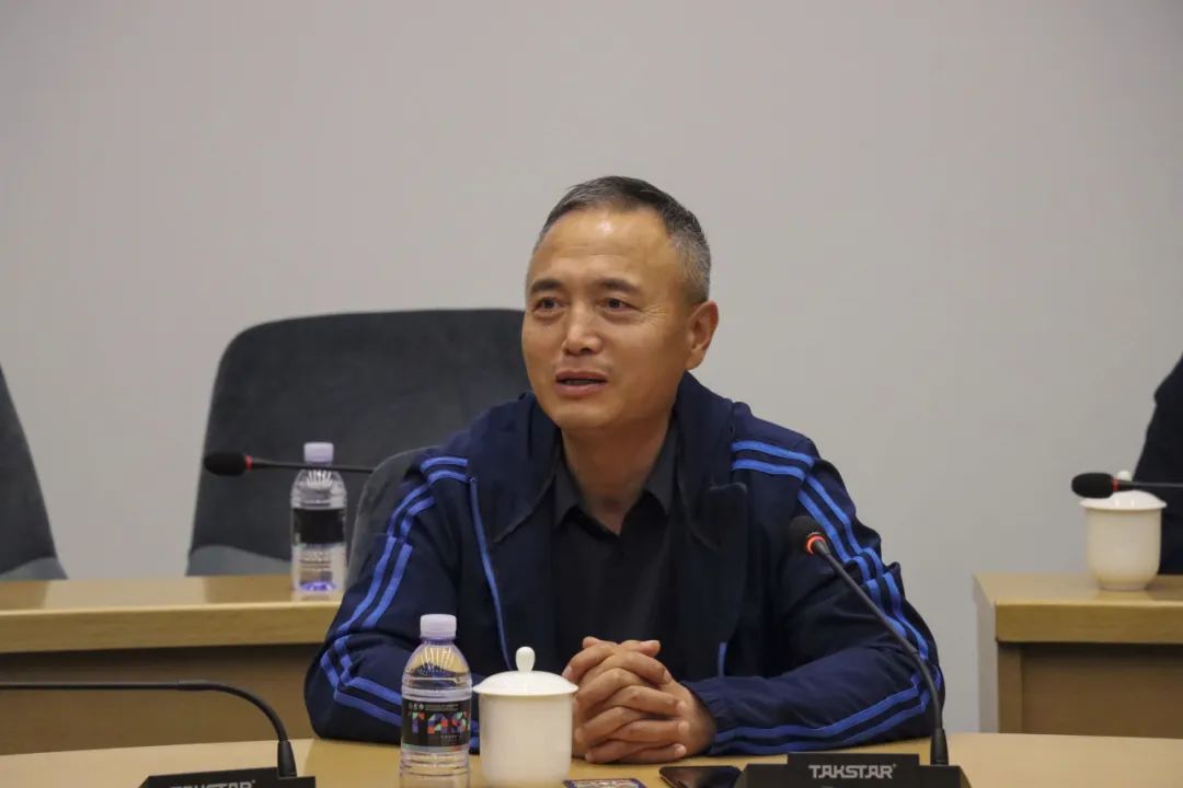 座谈会