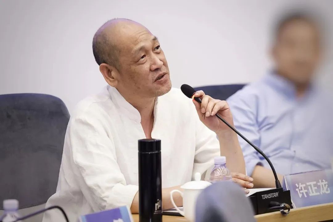 清华大学美术学院雕塑系教授许正龙