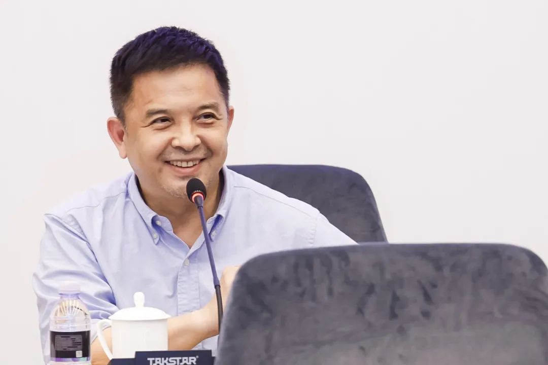 清华大美术学院信息艺术设计系教授冯建国