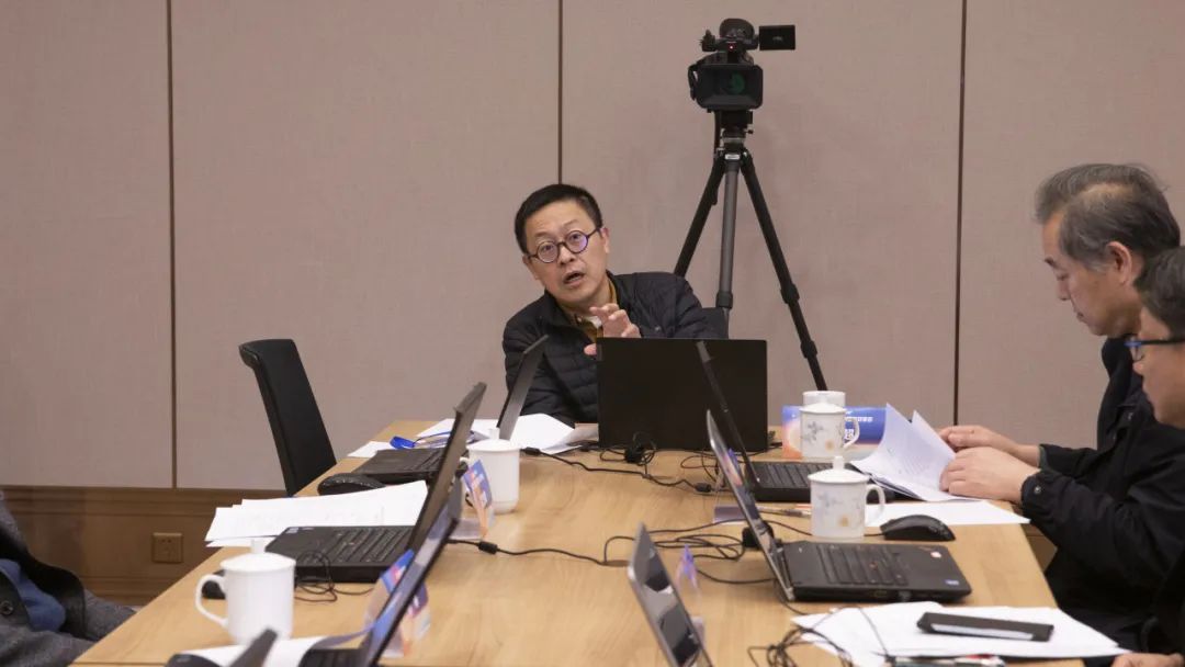 赵超副院长与评审专家进行交流