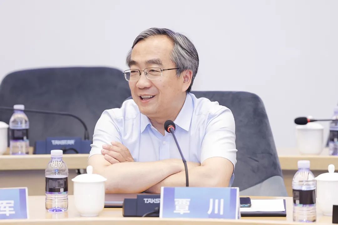 清华大学美术学院党委书记覃川