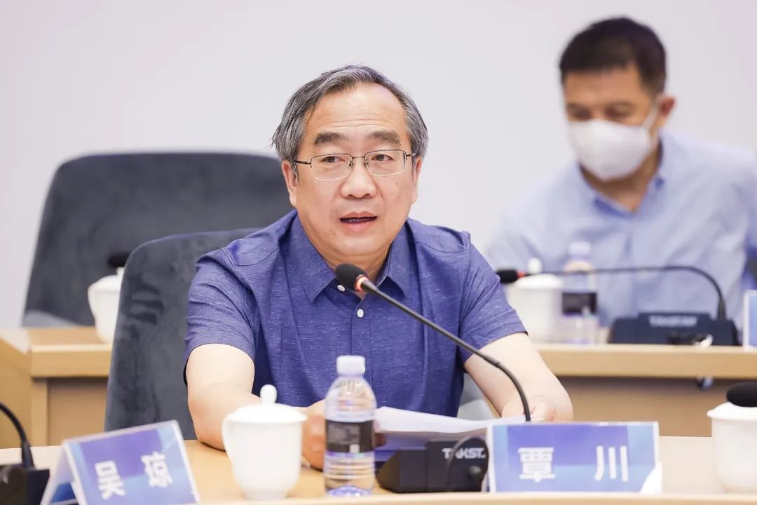 清华大学美术学院党委书记覃川