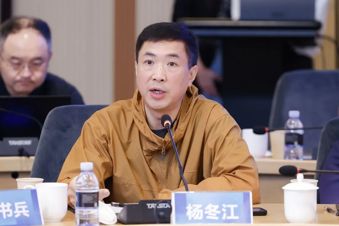 清华大学美术学院副院长杨冬江