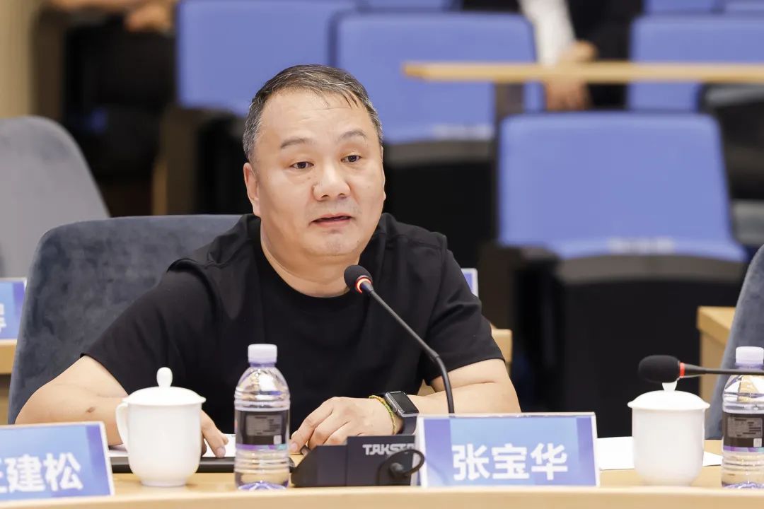 清华大学美术学院染织服装艺术设计系党支部书记张宝华