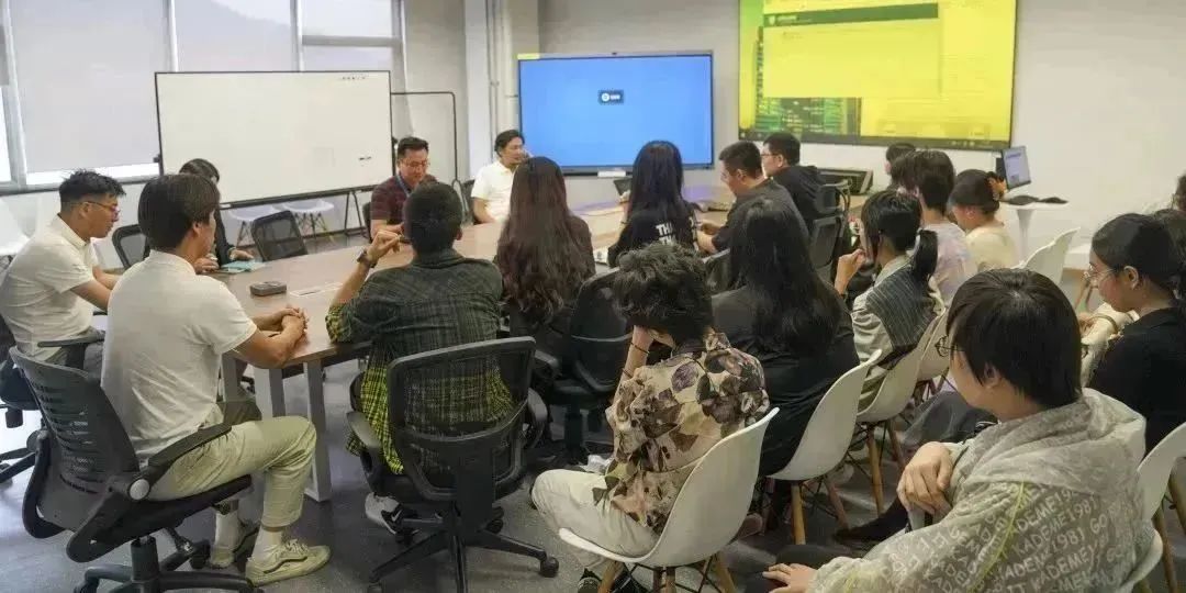 与海信设计团队深入交流