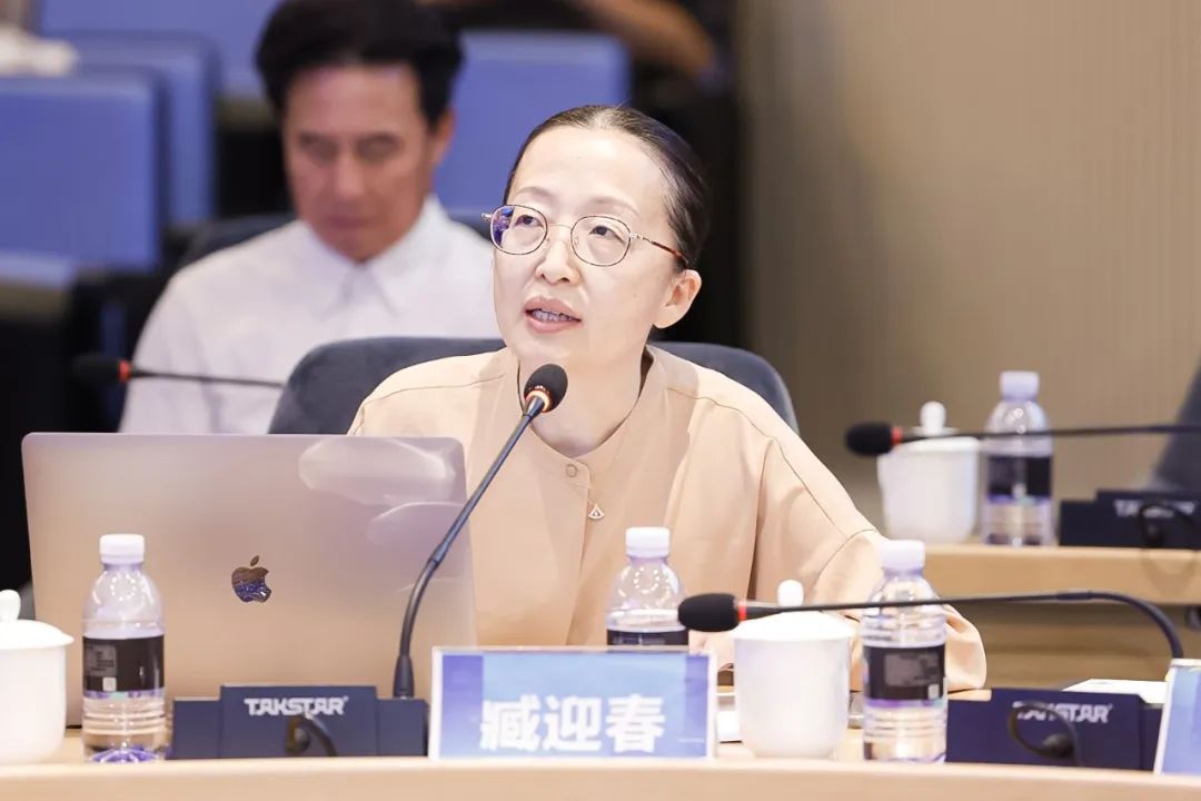 清华大学美术学院染织服装艺术设计系主任臧迎春