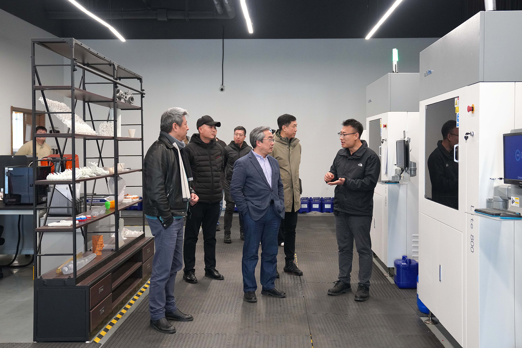 参观先进制造与设计原型工坊