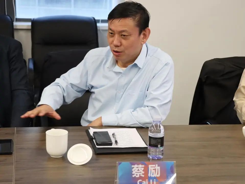 蔡励